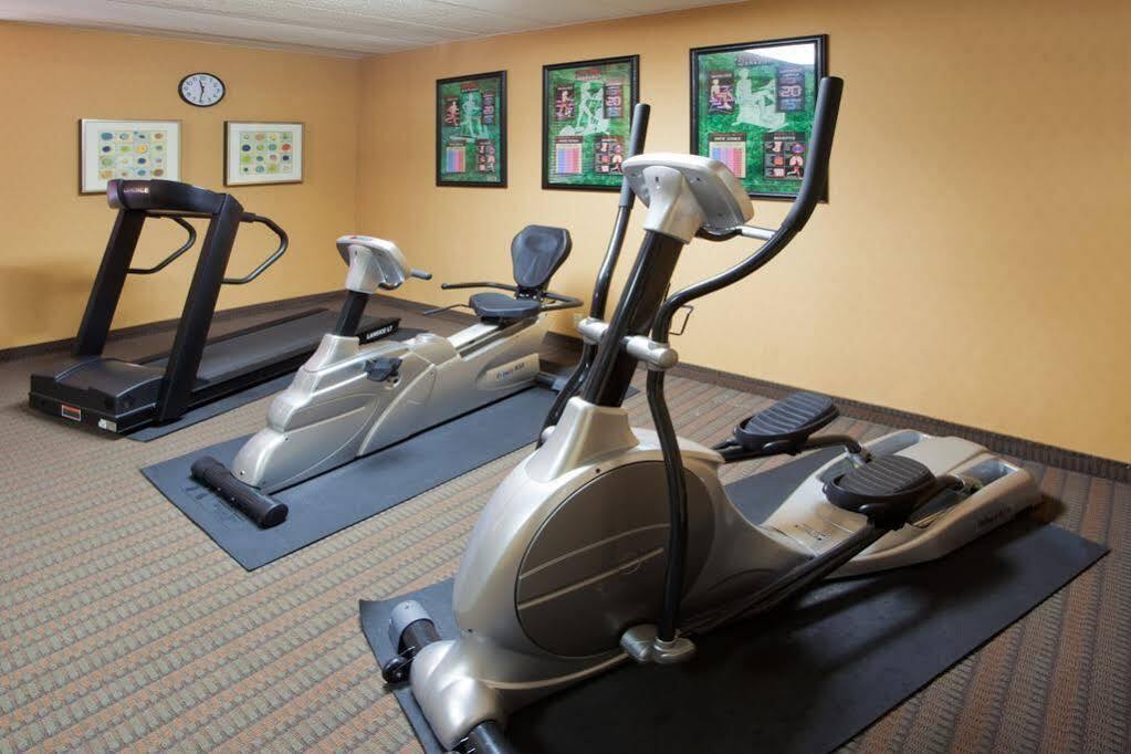 Holiday Inn Express Fairfax-Arlington Boulevard By Ihg Exterior foto
